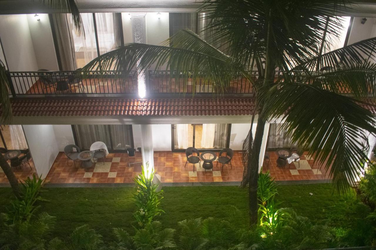 Altrude By The Sea Hotel Candolim Exterior photo