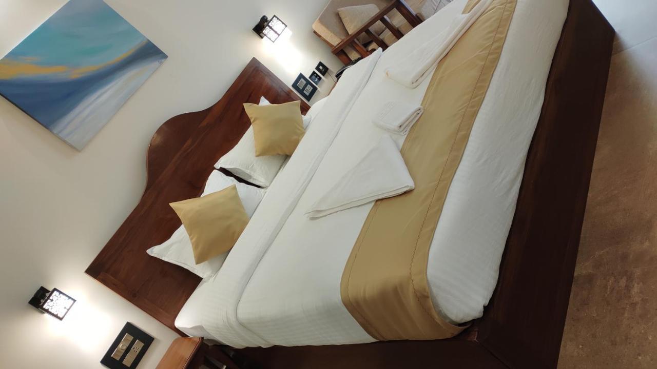 Altrude By The Sea Hotel Candolim Exterior photo